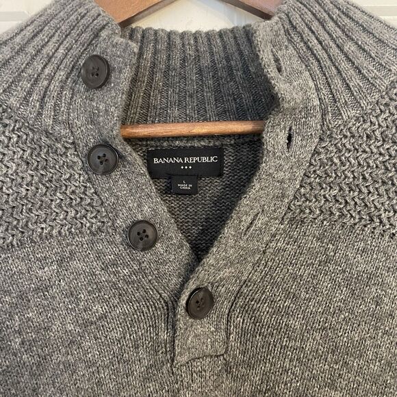 Banana Republic Sweater - Picture 2 of 8